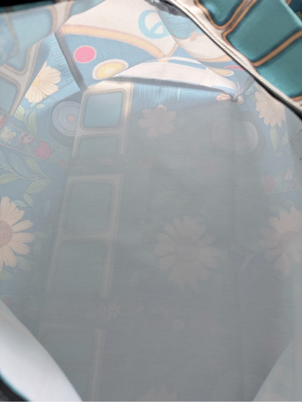 Vintage-style VW camper bus duffle bag - Picture 9 of 12